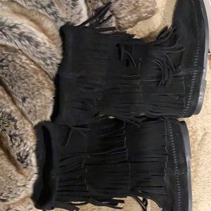 Minnetonka fringe boot